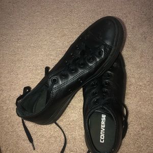 🌹Black Leather Low Top Converse🌹
